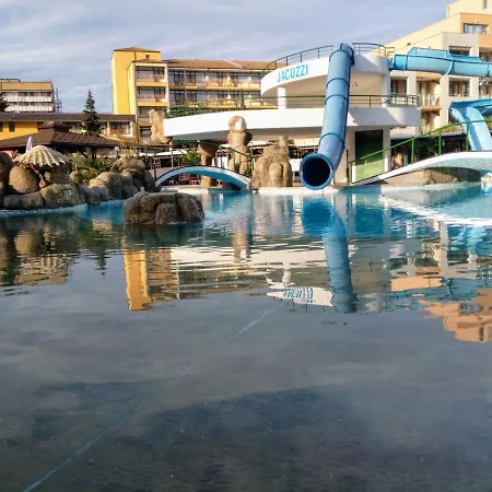 Konstantin In Trakia Plaza ساني بيتش